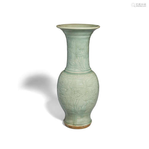 A large Longquan 'yen-yen' vase Ming dynasty, 15th/16th Century