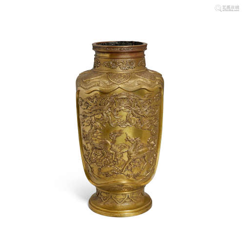 A cast bronze vase Meiji (1868-1912) or Taisho (1912-1926) era, early 20th century