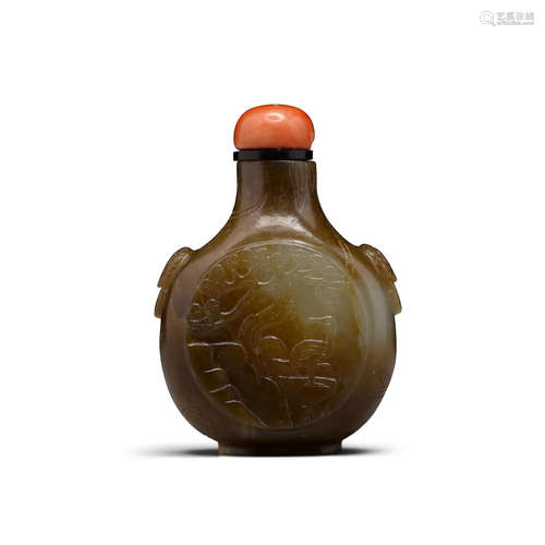 A carved russet jade snuff bottle 20th century