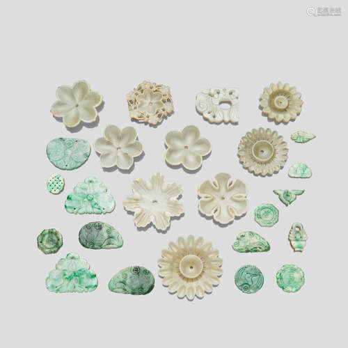 A GROUP OF TWENTY-FIVE SMALL JADE CARVINGS Late Qing/Republic period