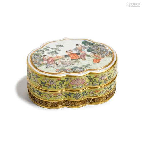 A ruyi-shaped box and cover Qianlong mark, 20th century