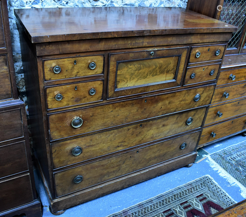 Victorian mahogany chest of drawers