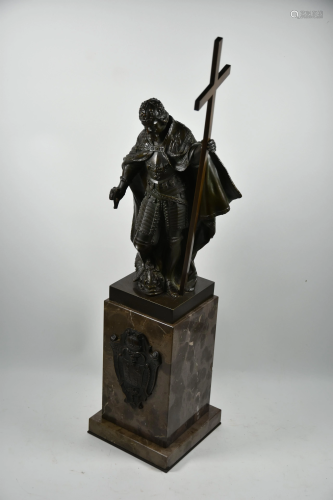 A fine brown bronze sculpture of a knight crusader,