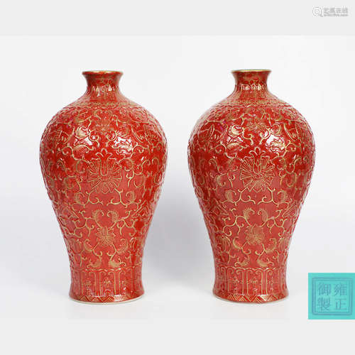 A Pair of Iron Red Gilt Interlocking Flower Porcelain Meiping