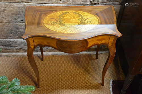 An inlaid satinwood and kingwood serpentine form single