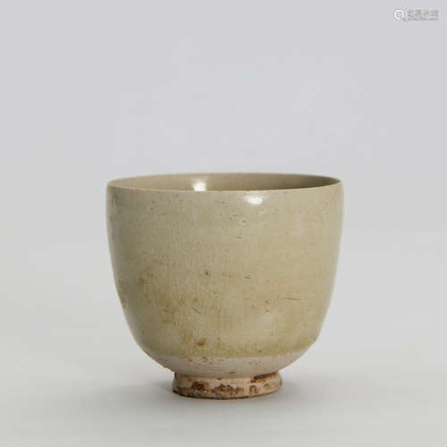 A White Porcelain Cup