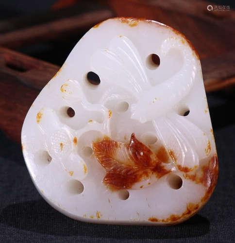 A HETIAN JADE CARVED PENDANT