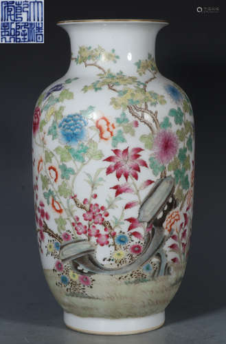 DAQINGKANGXINIANZHI MARK FAMILLE ROSE VASE