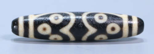 A TWELVE EYE PATTERN DZI