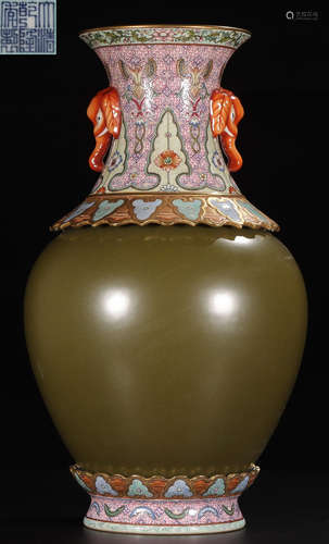 DAQINGQIANLONGNAINZHI MARK FAMILLE ROSE VASE