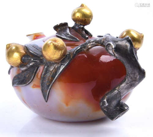 AN AGATE WITH GILT SILVER CARVED POT