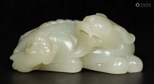 A HETIAN JADE CARVED BEAST SHAPED PENDANT