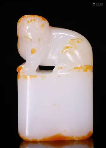 A HETIAN JADE CARVED SEAL