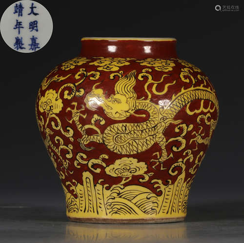 DAMINGJIAJINGNIANZHI MARK RED GLAZE JAR