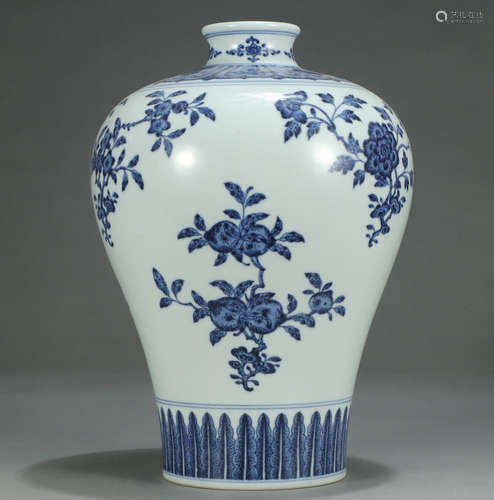 CHINESE BLUE & WHITE VASE