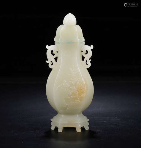 CHINESE CARVED HETIAN JADE VASE