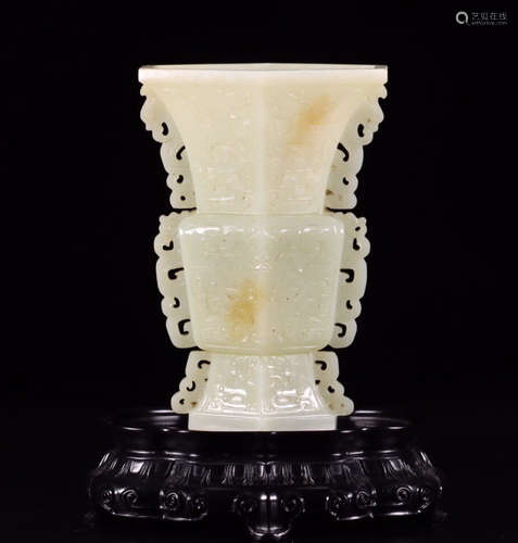 CHINESE CARVED HETIAN JADE VASE