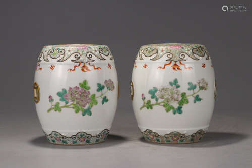 PAIR OF CHINESE FAMILLE ROSE STOOD