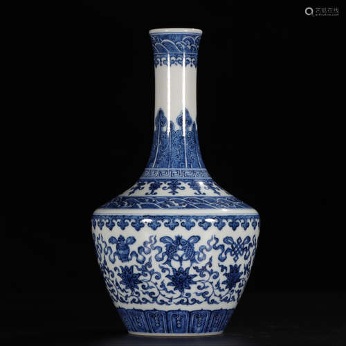 QIANLONG MARK, CHINESE BLUE & WHITE LONG-NECK VASE