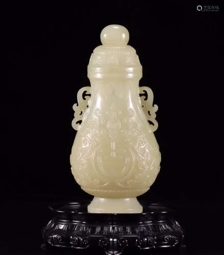 CHINESE CARVED HETIAN JADE VASE