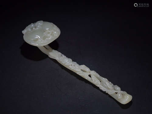 CHINESE CARVED HETIAN JADE ORNAMENT