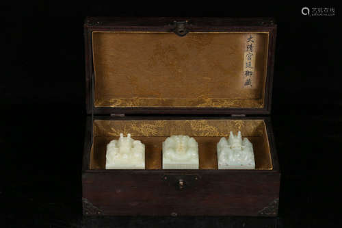 SET OF CHINESE CARVED HETIAN JADE SEAL