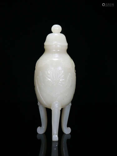 CHINESE CARVED HETIAN JADE VASE