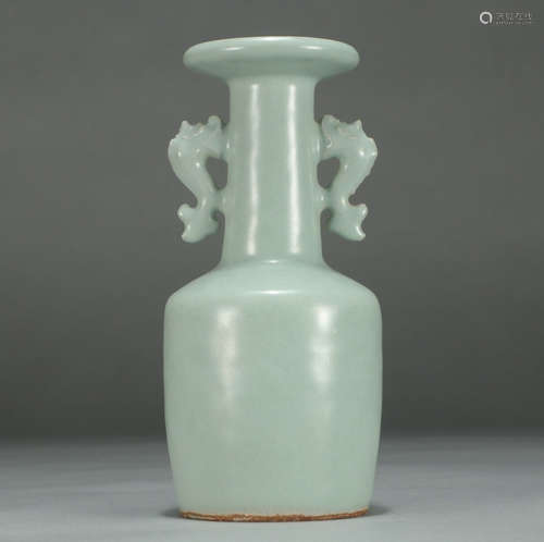 CHINESE LONGQUAN VASE