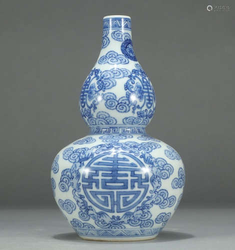 QIANLONG MARK, CHINESE BLUE & WHITE GOURD VASE