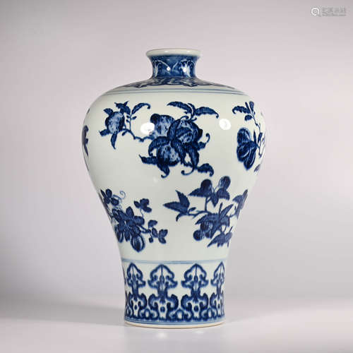 Qianlong of Qing Dynasty        Blue and white plum vase