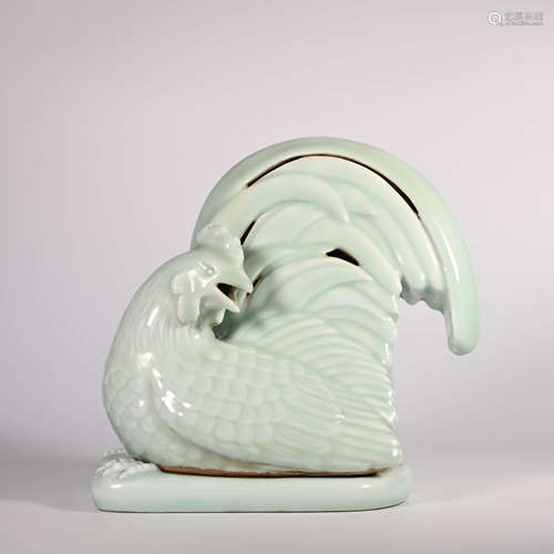 Qianlong of Qing Dynasty        Blue glaze imitation chicken ornament