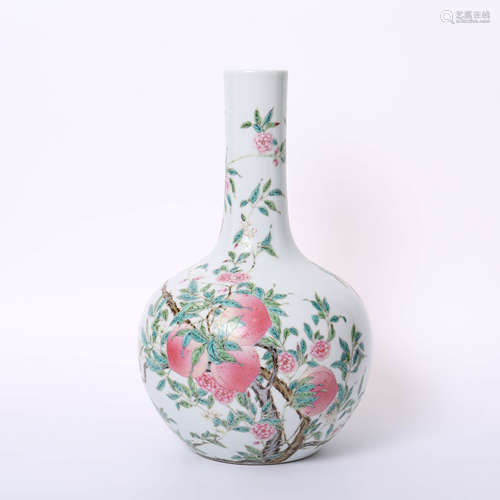 Yongzheng of Qing Dynasty     Pastel bottle