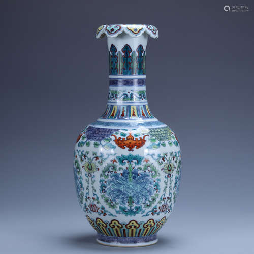 Qianlong of Qing Dynasty        Pastel bottle