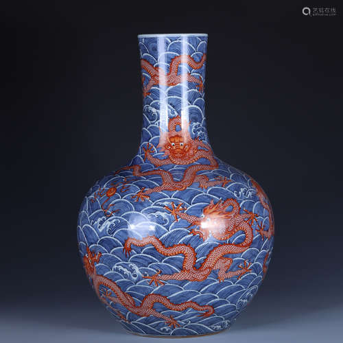 Qianlong of Qing Dynasty        Blue and white red dragon vase