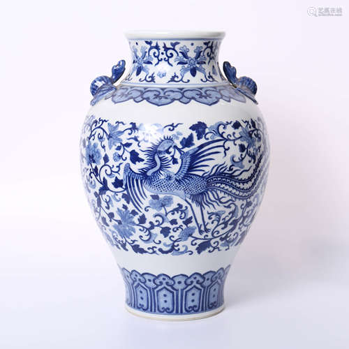 Qianlong of Qing Dynasty        Blue and white jar with two ears