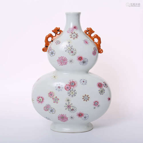 Yongzheng of Qing Dynasty     Famille rose bottle