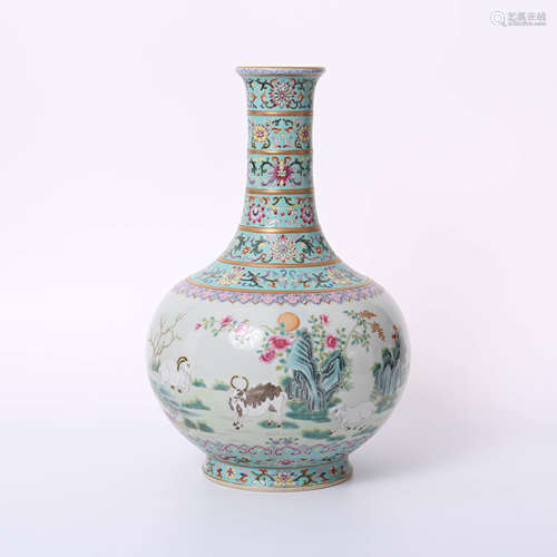 Jiaqing of Qing Dynasty        Pastel bottle