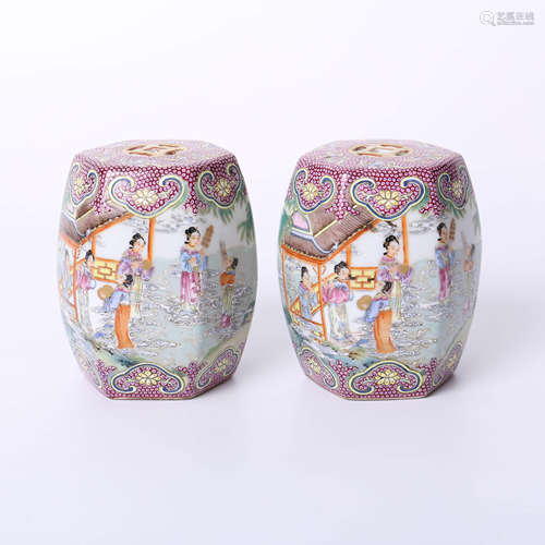 Qianlong of Qing Dynasty        A pair of famille rose pots