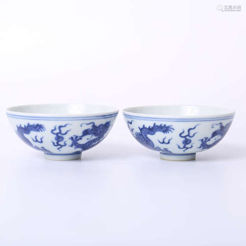 Yongzheng of Qing Dynasty     A pair of small cups with blue and white dragon patterns