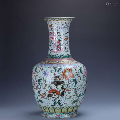 Qianlong of Qing Dynasty         Pastel bottle