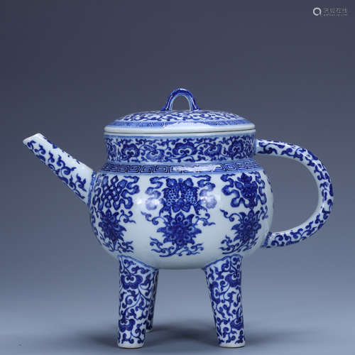 Qianlong of Qing Dynasty         Blue and white teapot