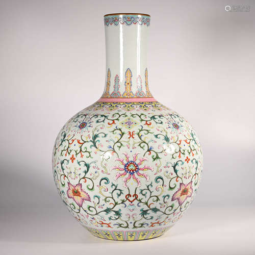 Qianlong of Qing Dynasty           Famille rose vase