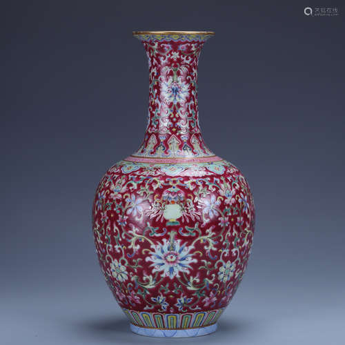 Jiaqing of Qing Dynasty         Pink vase with lotus design