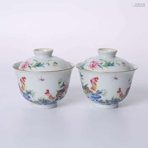 Qianlong of Qing Dynasty        A pair of famille rose bowls