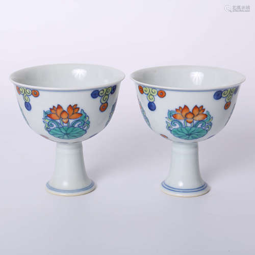 Yongzheng of Qing Dynasty     A pair of famille rose Goblets