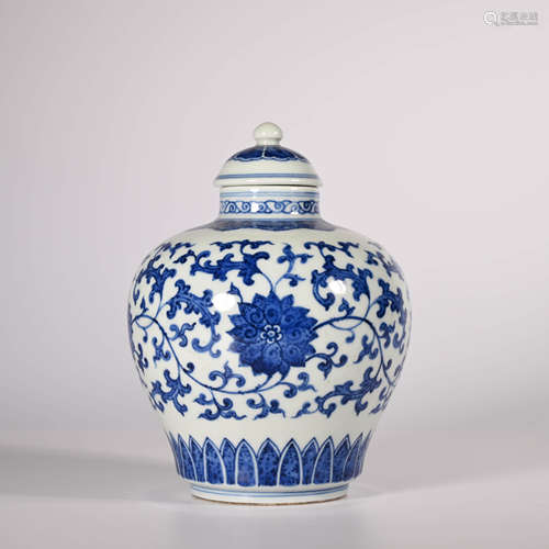 Qianlong of Qing Dynasty           Blue and white vase with lotus pattern