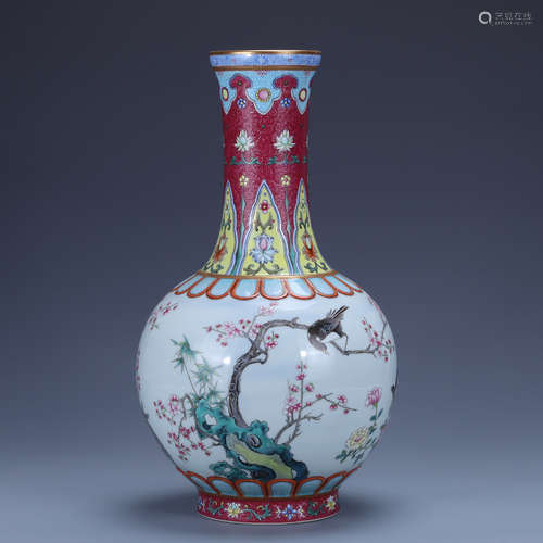 Qianlong of Qing Dynasty        Pastel bottle