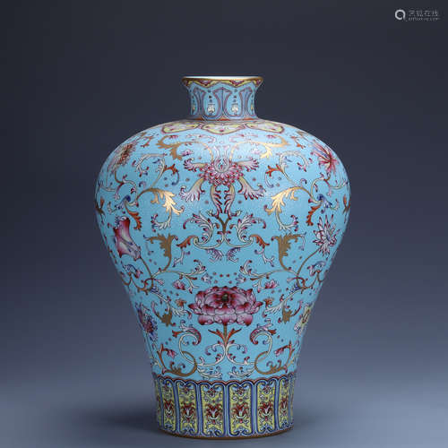 Qianlong of Qing Dynasty        Pink plum vase with lotus design