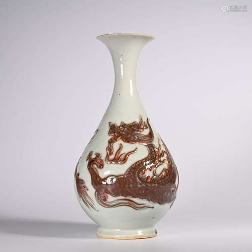 Yuan dynasty       Jade pot with red dragon pattern under glaze