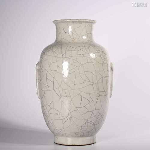 Qianlong of Qing Dynasty        Imitation glass bottle